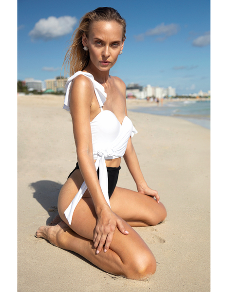 Jinsiy aloqada bolgan ayol va yigitning surati